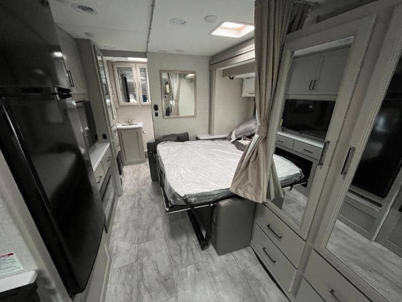 2025 Thor Motor Coach 2025 Thor Motor Coach Quantum - thumbnail 32