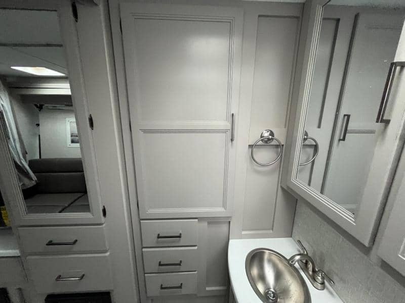 2025 Thor Motor Coach 2025 Thor Motor Coach Quantum - thumbnail 40