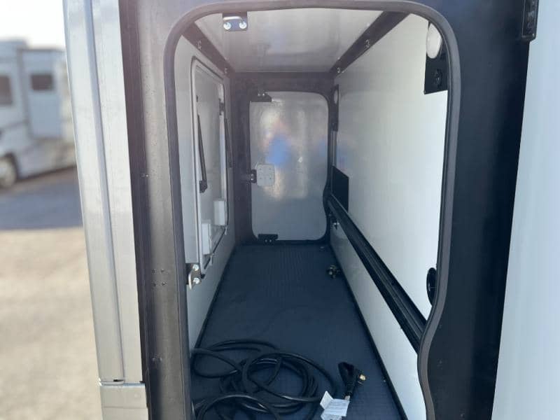 2025 Winnebago 2025 Winnebago Navion - thumbnail 11