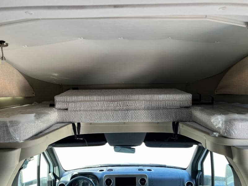 2025 Winnebago 2025 Winnebago Navion - thumbnail 17