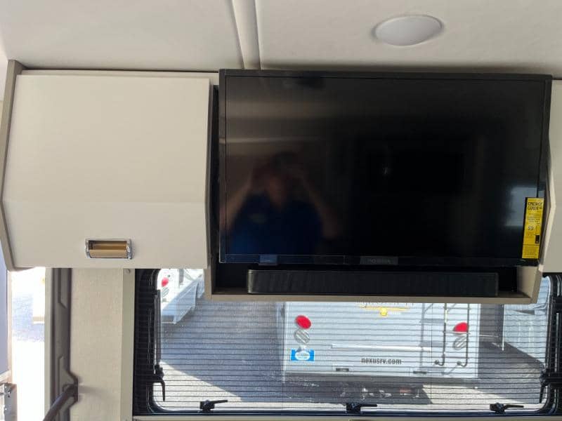 2025 Winnebago 2025 Winnebago Navion - thumbnail 19