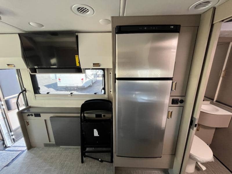 2025 Winnebago 2025 Winnebago Navion - thumbnail 24