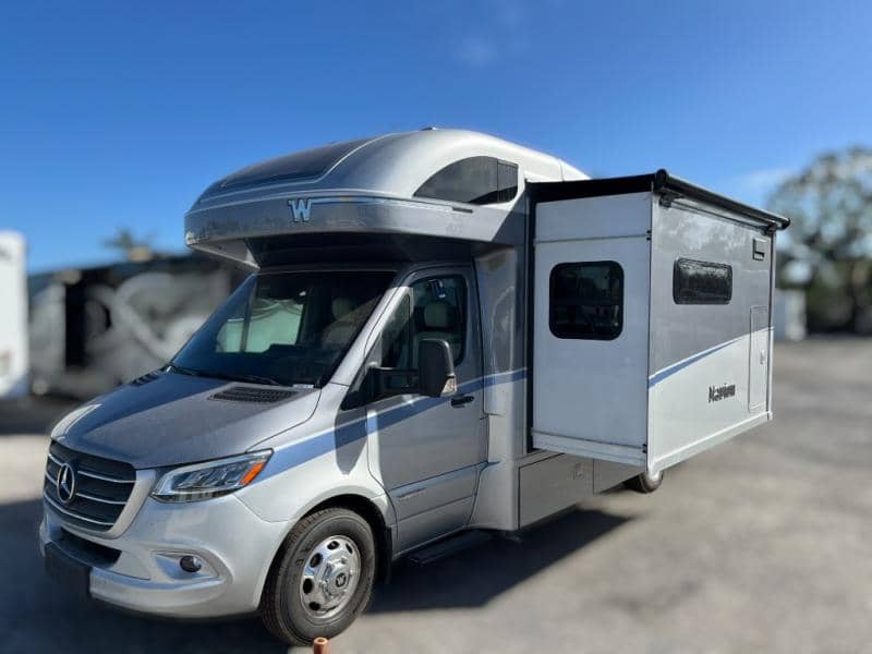 2025 Winnebago 2025 Winnebago Navion - thumbnail 4