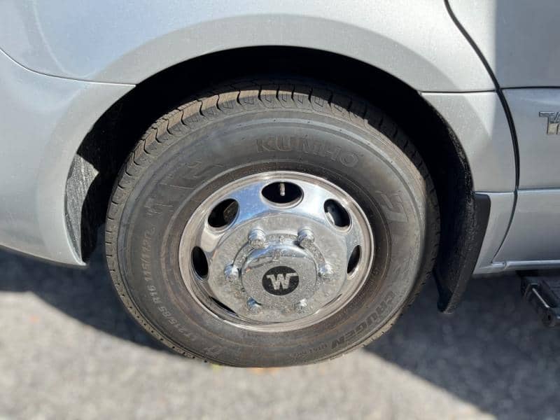 2025 Winnebago 2025 Winnebago Navion - thumbnail 5