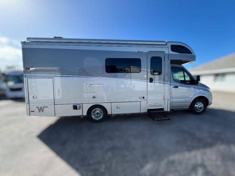 2025 Winnebago 2025 Winnebago Navion - thumbnail 10