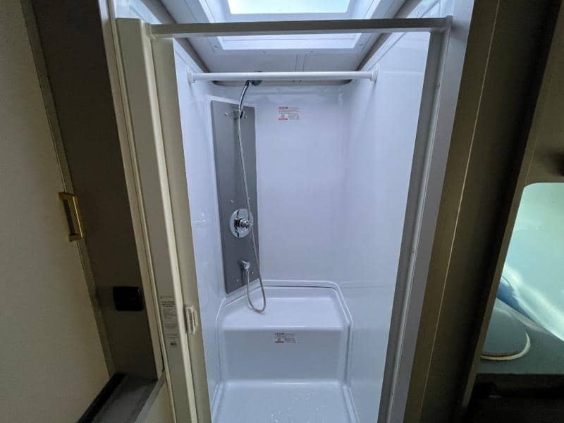 2025 Winnebago 2025 Winnebago Navion - thumbnail 16