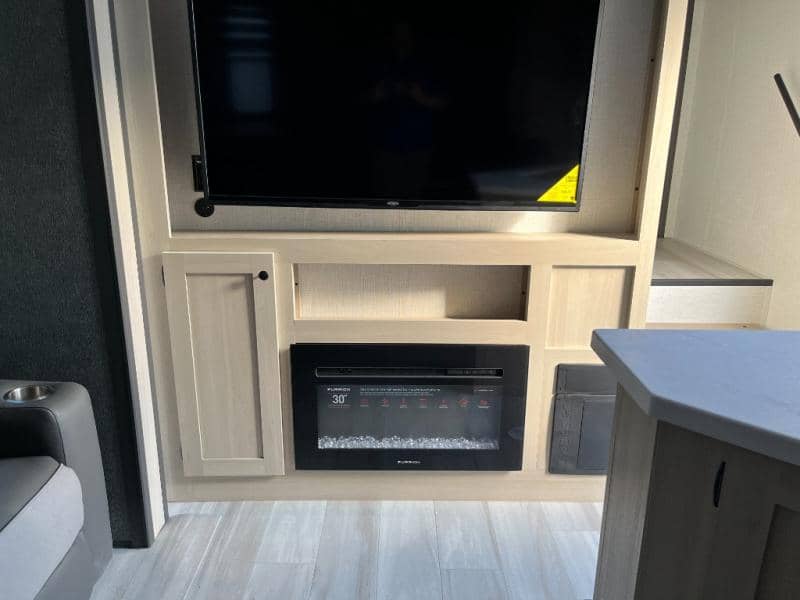 2025 Forest River 2025 Forest River Cardinal - thumbnail 40