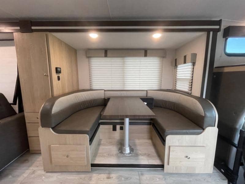 2025 Coachmen 2025 Coachmen Leprechaun - thumbnail 13