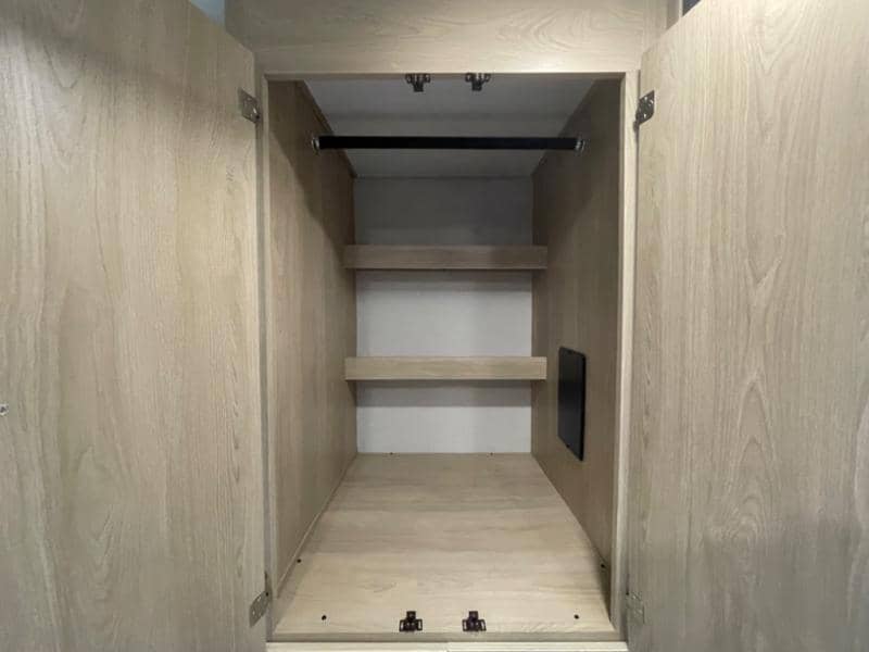 2025 Coachmen 2025 Coachmen Leprechaun - thumbnail 16