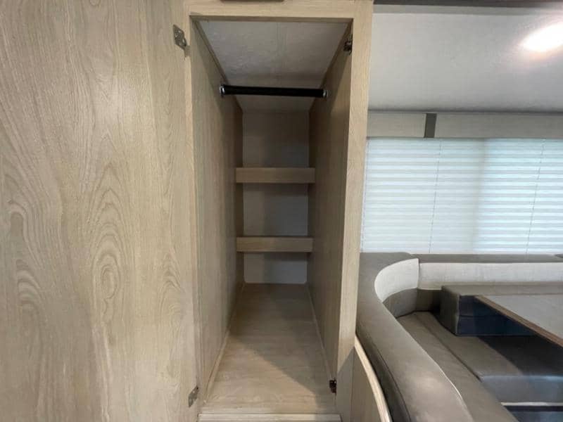 2025 Coachmen 2025 Coachmen Leprechaun - thumbnail 19