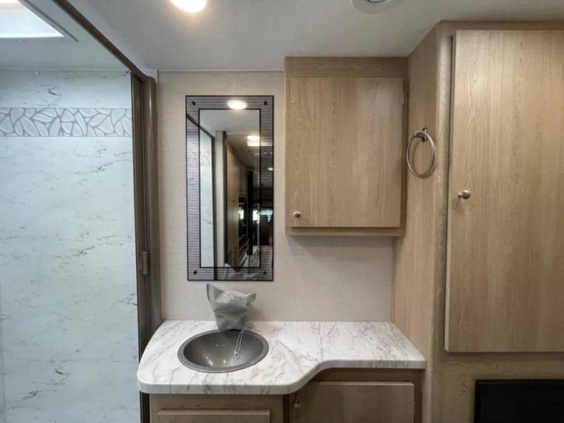 2025 Coachmen 2025 Coachmen Leprechaun - thumbnail 21