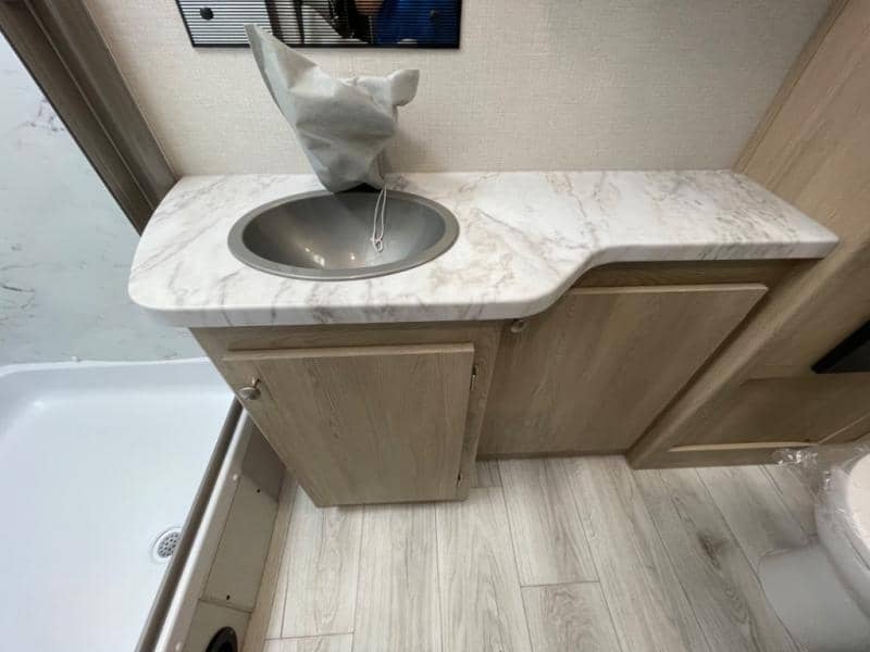 2025 Coachmen 2025 Coachmen Leprechaun - thumbnail 22