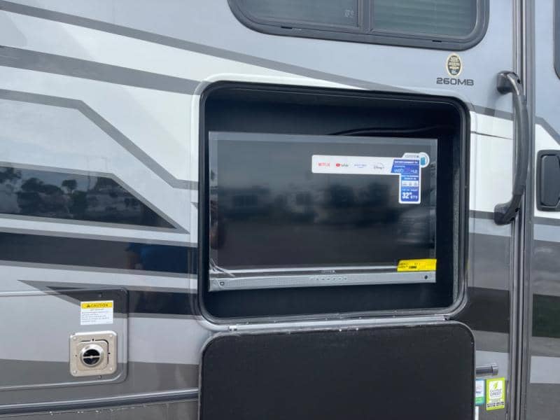 2025 Coachmen 2025 Coachmen Leprechaun - thumbnail 10