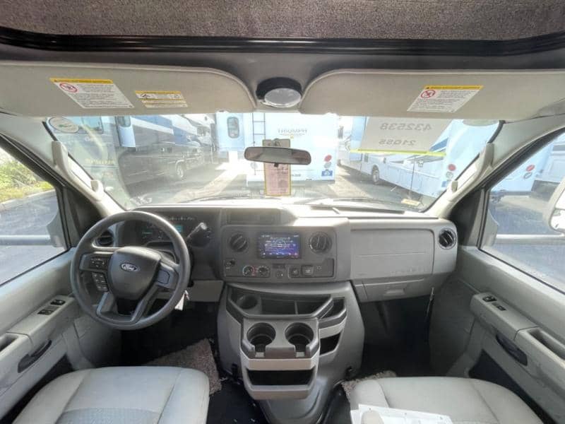 2025 Coachmen 2025 Coachmen Freelander - thumbnail 12