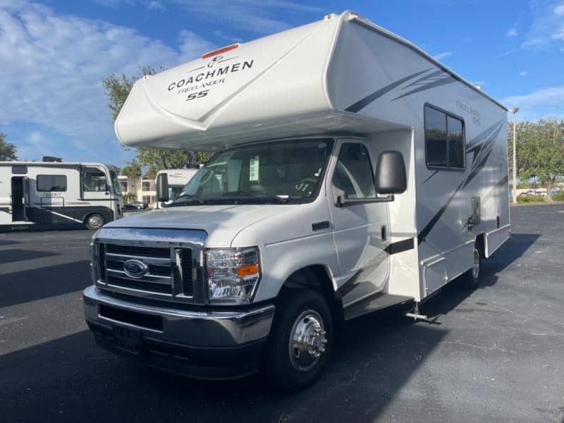 2025 Coachmen 2025 Coachmen Freelander - thumbnail 4