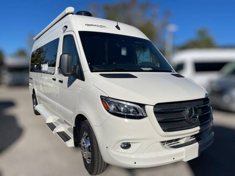 2025 Pleasure-Way 2025 Pleasure-Way Plateau - thumbnail 1