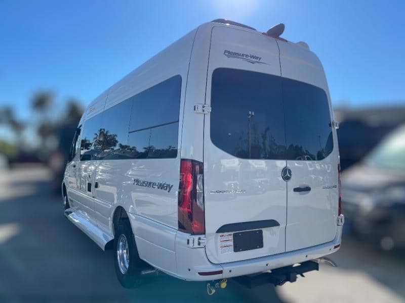 2025 Pleasure-Way 2025 Pleasure-Way Plateau - thumbnail 4