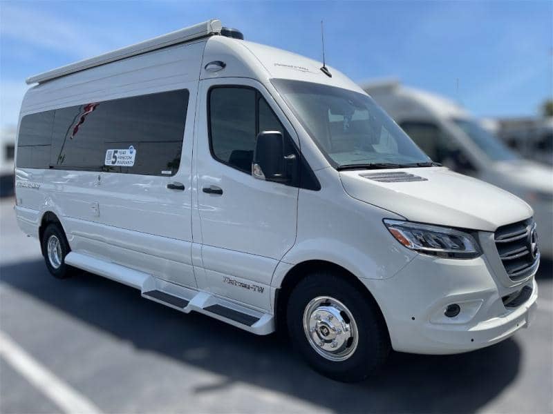 2025 Pleasure-Way 2025 Pleasure-Way Plateau - thumbnail 1