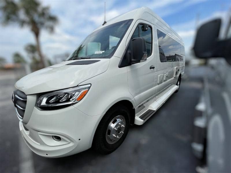 2025 Pleasure-Way 2025 Pleasure-Way Plateau - thumbnail 3