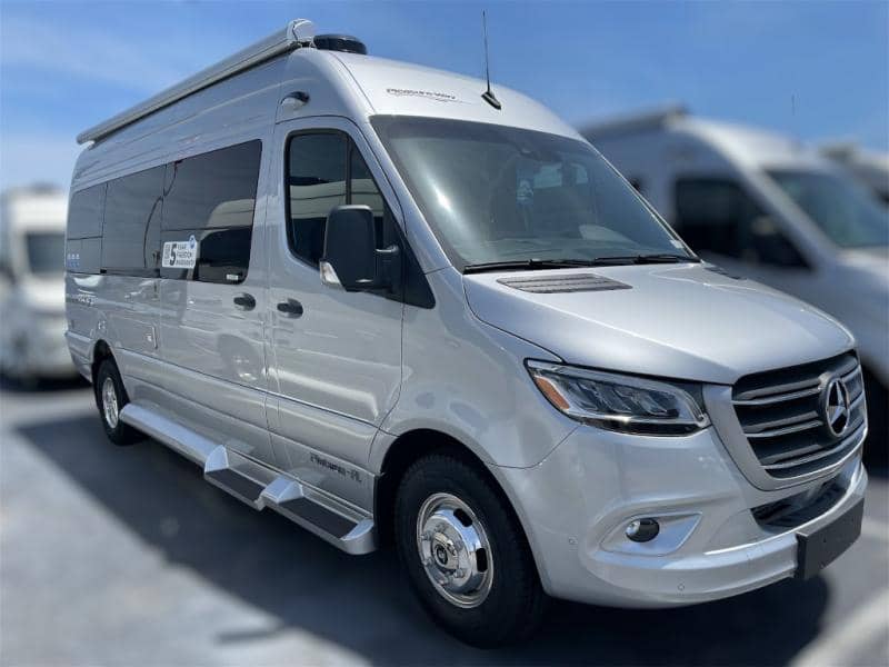 2025 Pleasure-Way 2025 Pleasure-Way Plateau - thumbnail 1