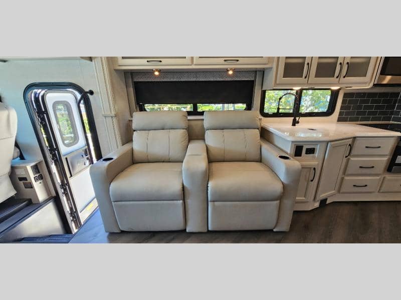 2024 Holiday Rambler 2024 Holiday Rambler Eclipse - thumbnail 9