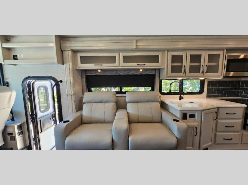 2024 Holiday Rambler 2024 Holiday Rambler Eclipse - thumbnail 10