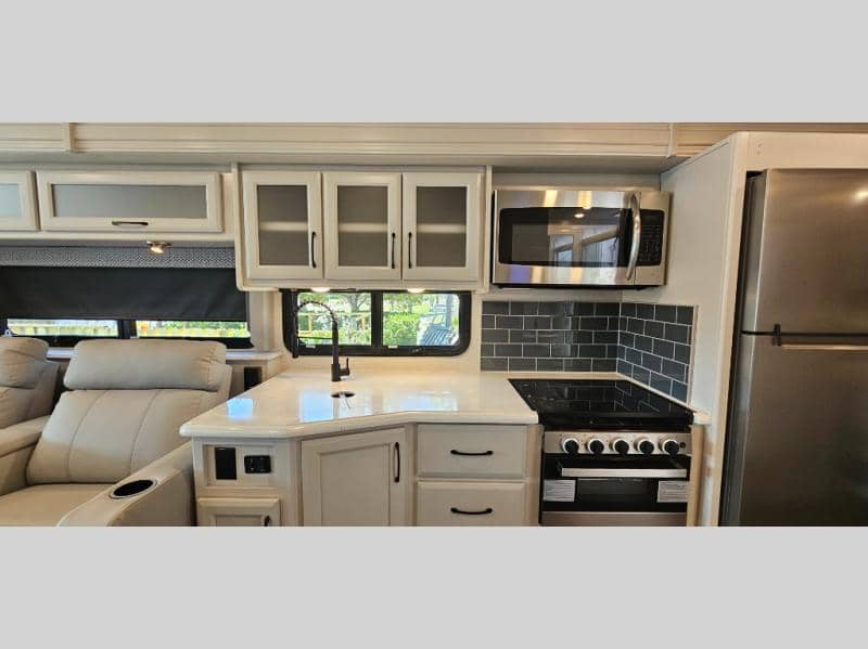 2024 Holiday Rambler 2024 Holiday Rambler Eclipse - thumbnail 12