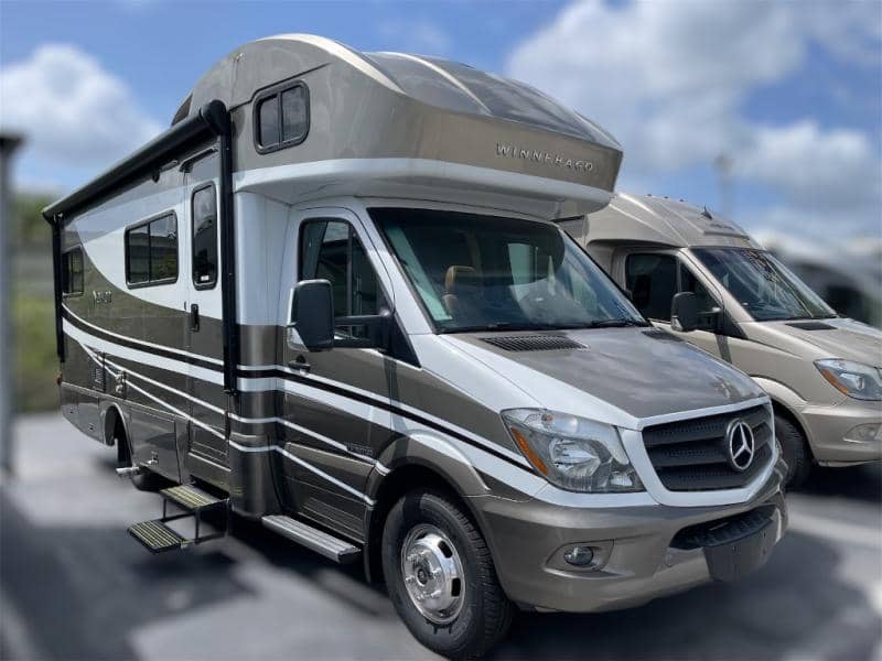 2019 Winnebago 2019 Winnebago Navion - thumbnail 1