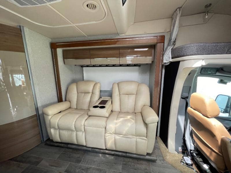 2019 Winnebago 2019 Winnebago Navion - thumbnail 11