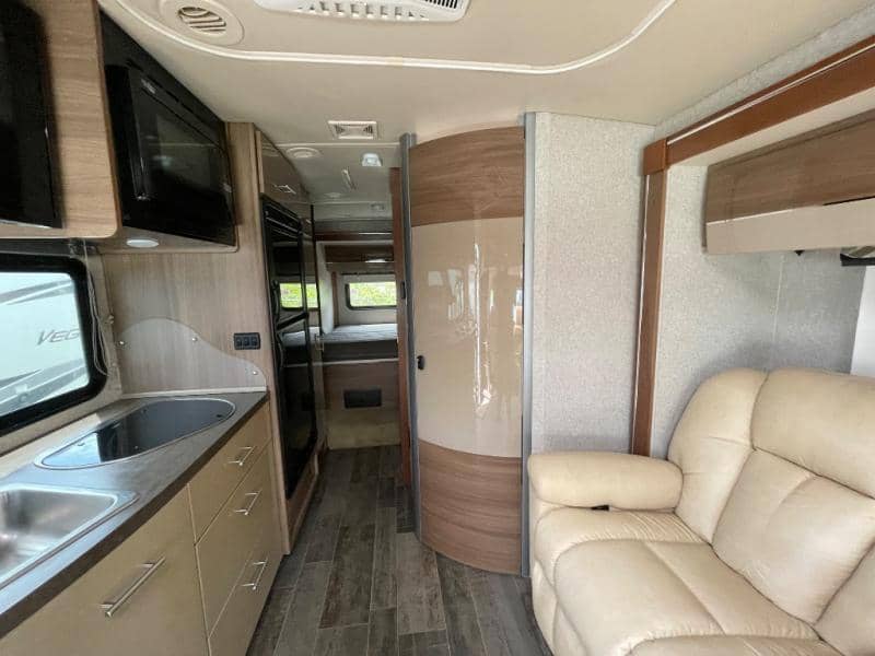 2019 Winnebago 2019 Winnebago Navion - thumbnail 12