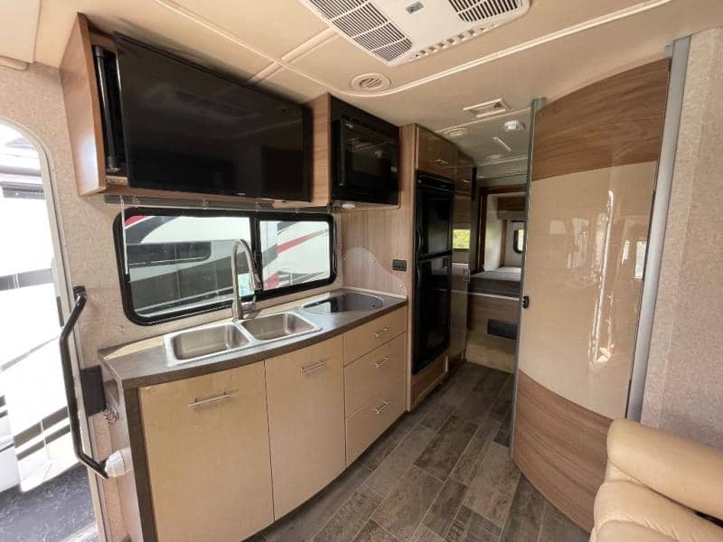 2019 Winnebago 2019 Winnebago Navion - thumbnail 13