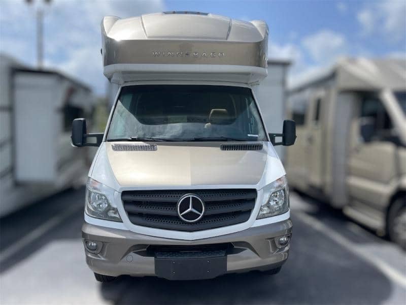 2019 Winnebago 2019 Winnebago Navion - thumbnail 3