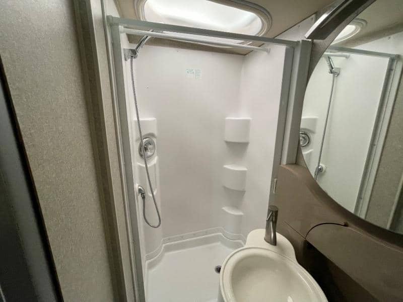 2019 Winnebago 2019 Winnebago Navion - thumbnail 25