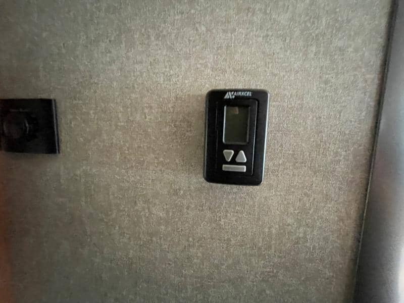 2019 Winnebago 2019 Winnebago Navion - thumbnail 28