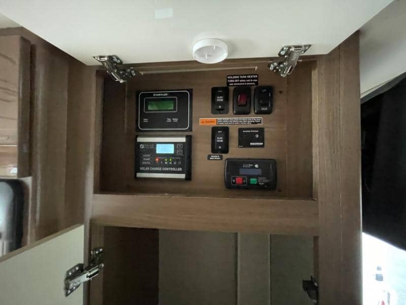 2019 Winnebago 2019 Winnebago Navion - thumbnail 30