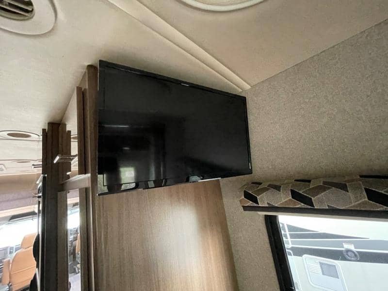 2019 Winnebago 2019 Winnebago Navion - thumbnail 35
