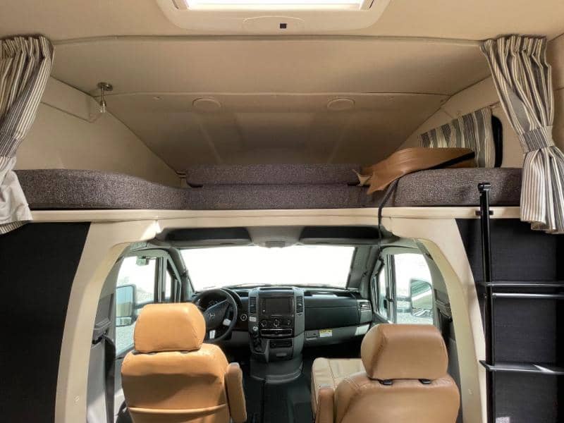 2019 Winnebago 2019 Winnebago Navion - thumbnail 9