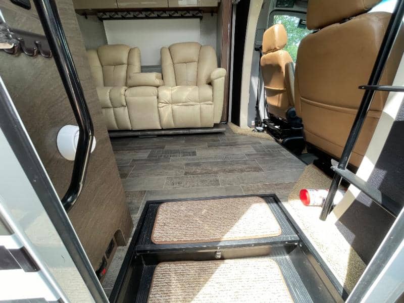 2019 Winnebago 2019 Winnebago Navion - thumbnail 10