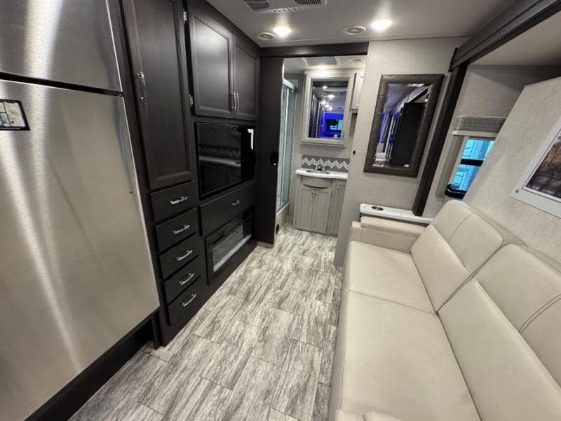 2025 Thor Motor Coach 2025 Thor Motor Coach Magnitude - thumbnail 19