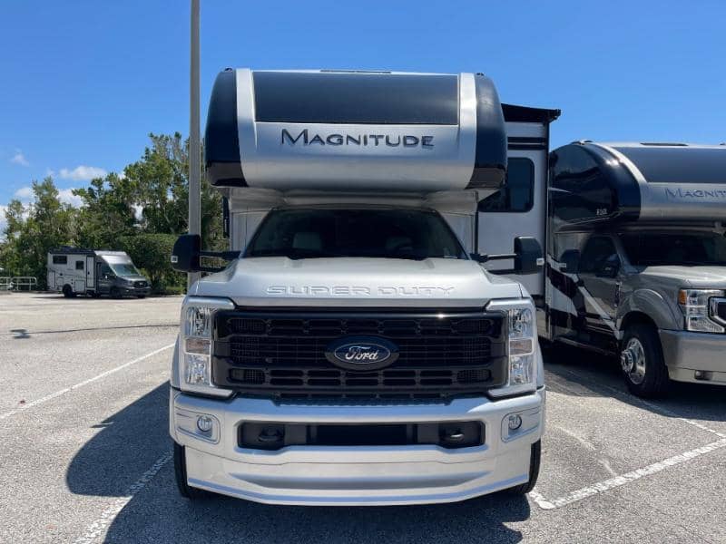 2025 Thor Motor Coach 2025 Thor Motor Coach Magnitude - thumbnail 3