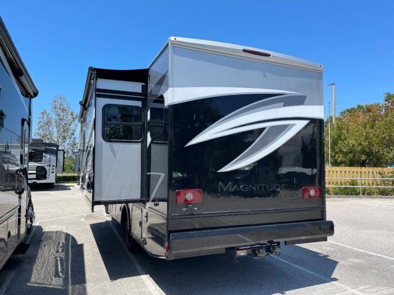 2025 Thor Motor Coach 2025 Thor Motor Coach Magnitude - thumbnail 6