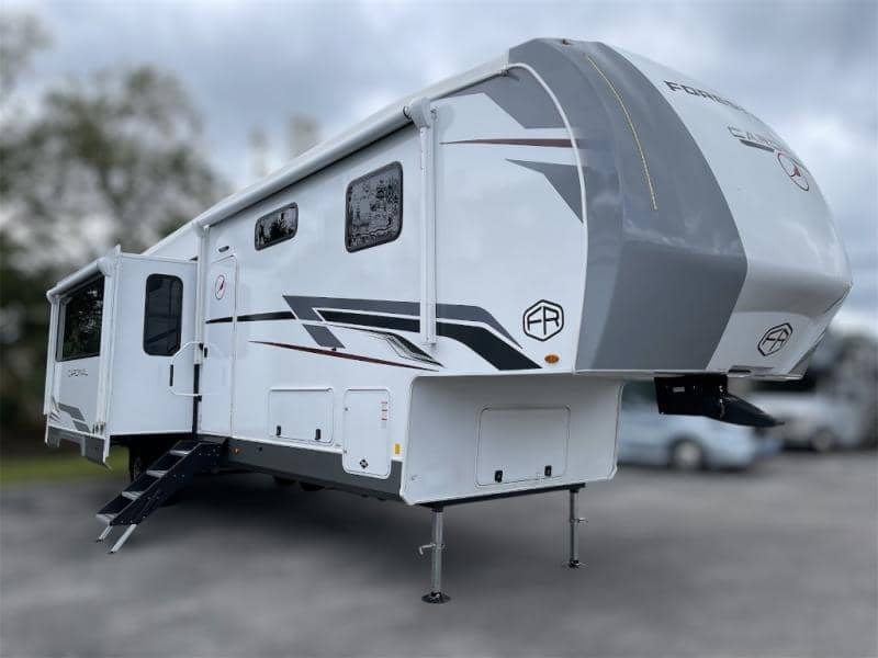 2025 Forest River 2025 Forest River Cardinal - thumbnail 1