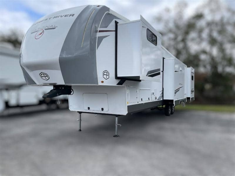 2025 Forest River 2025 Forest River Cardinal - thumbnail 4