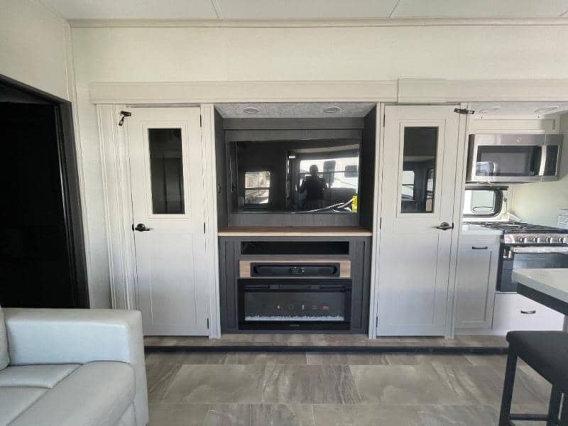 2025 Coachmen 2025 Coachmen Chaparral - thumbnail 11