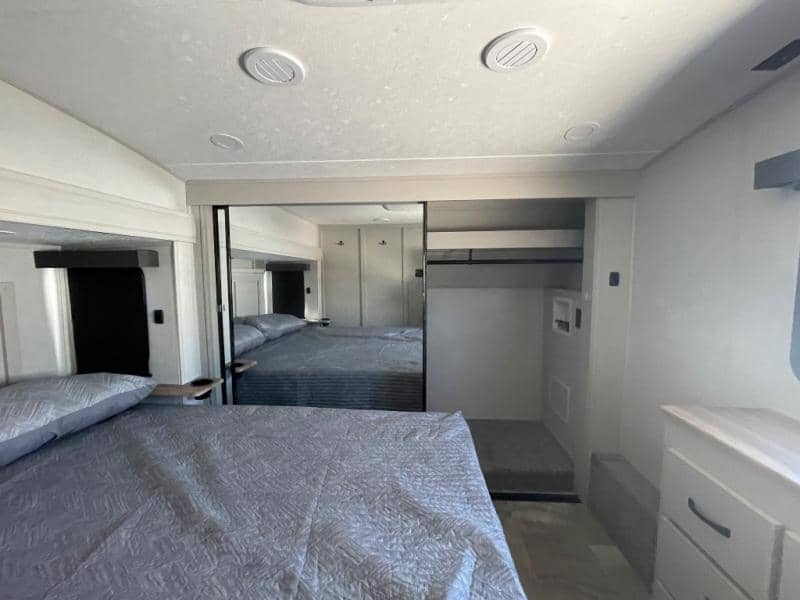 2025 Coachmen 2025 Coachmen Chaparral - thumbnail 13