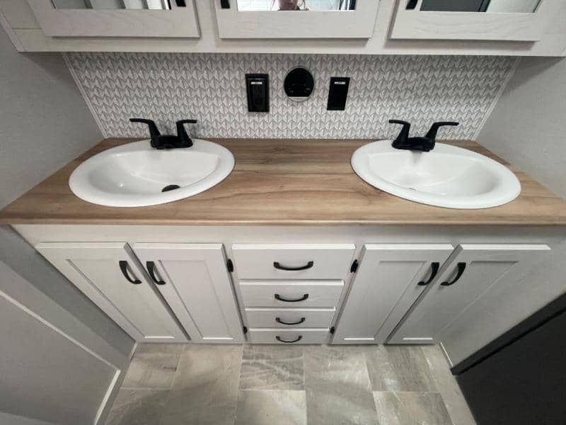 2025 Coachmen 2025 Coachmen Chaparral - thumbnail 17