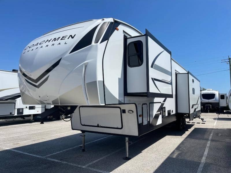 2025 Coachmen 2025 Coachmen Chaparral - thumbnail 4