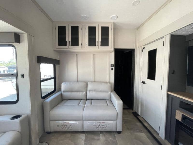 2025 Coachmen 2025 Coachmen Chaparral - thumbnail 7