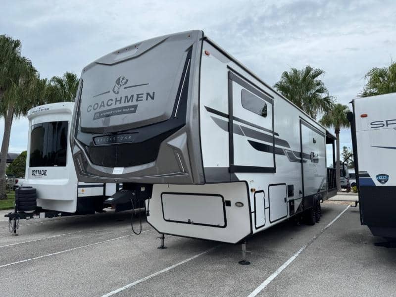 2025 Coachmen 2025 Coachmen Brookstone - thumbnail 4
