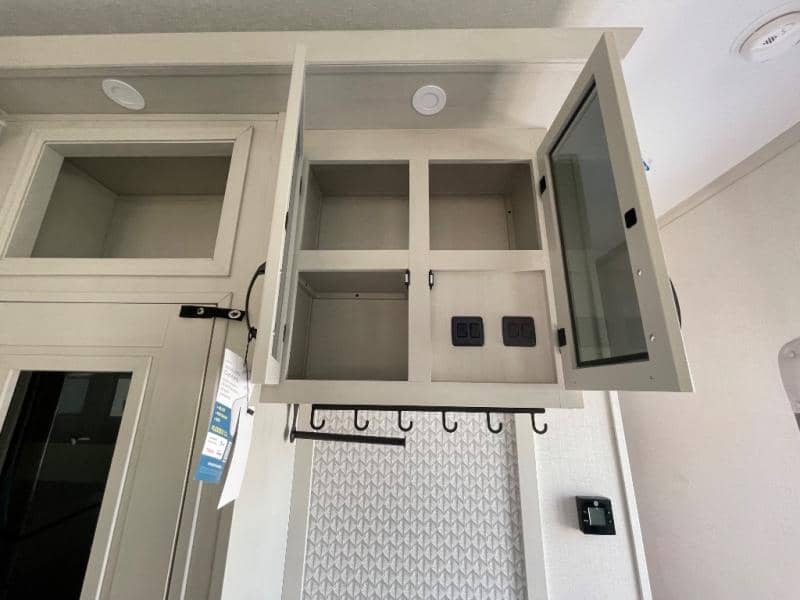 2025 Coachmen 2025 Coachmen Brookstone - thumbnail 26